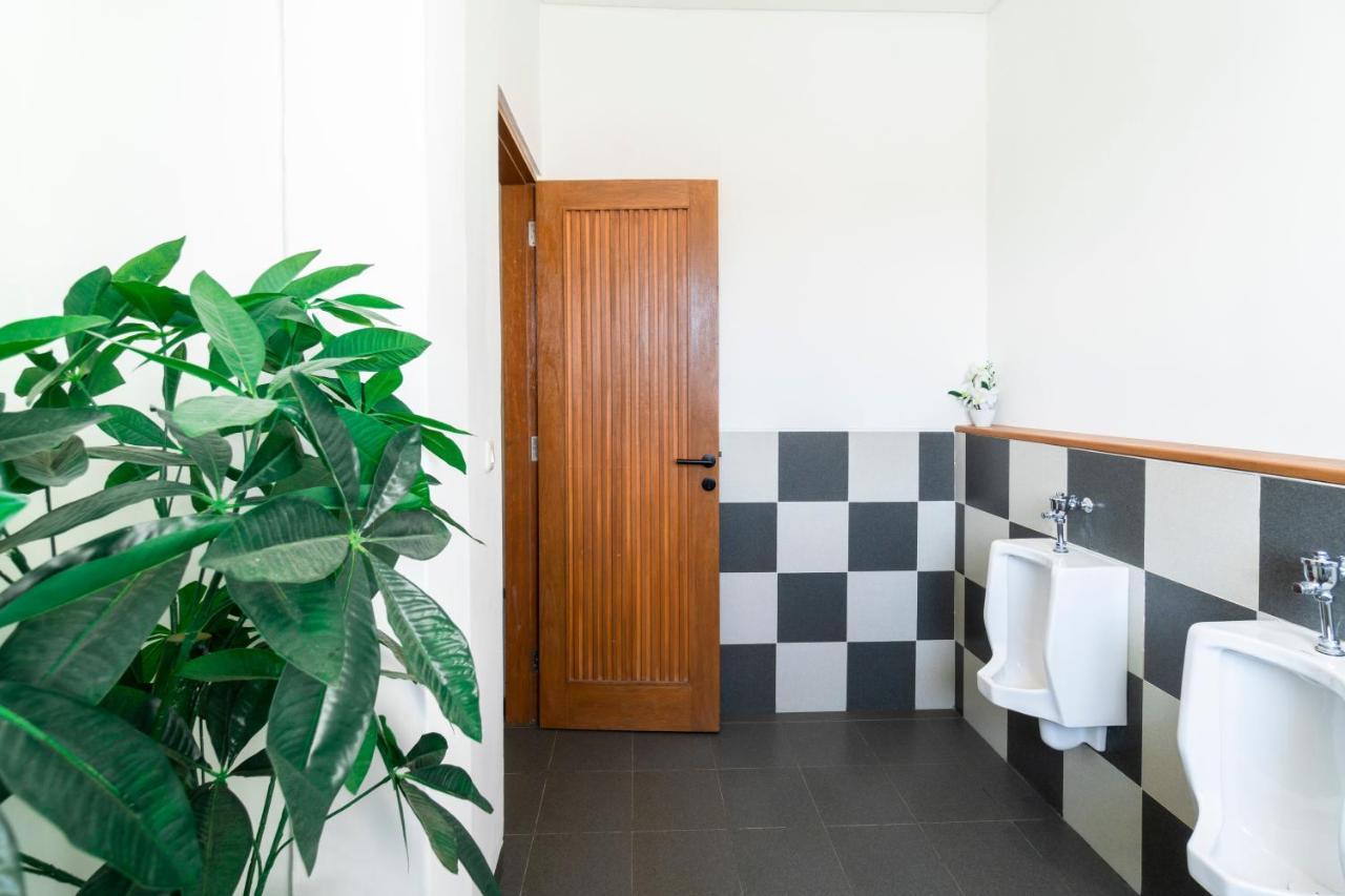 Roomates Surf Camp Canggu By Ini Vie Hospitality 외부 사진