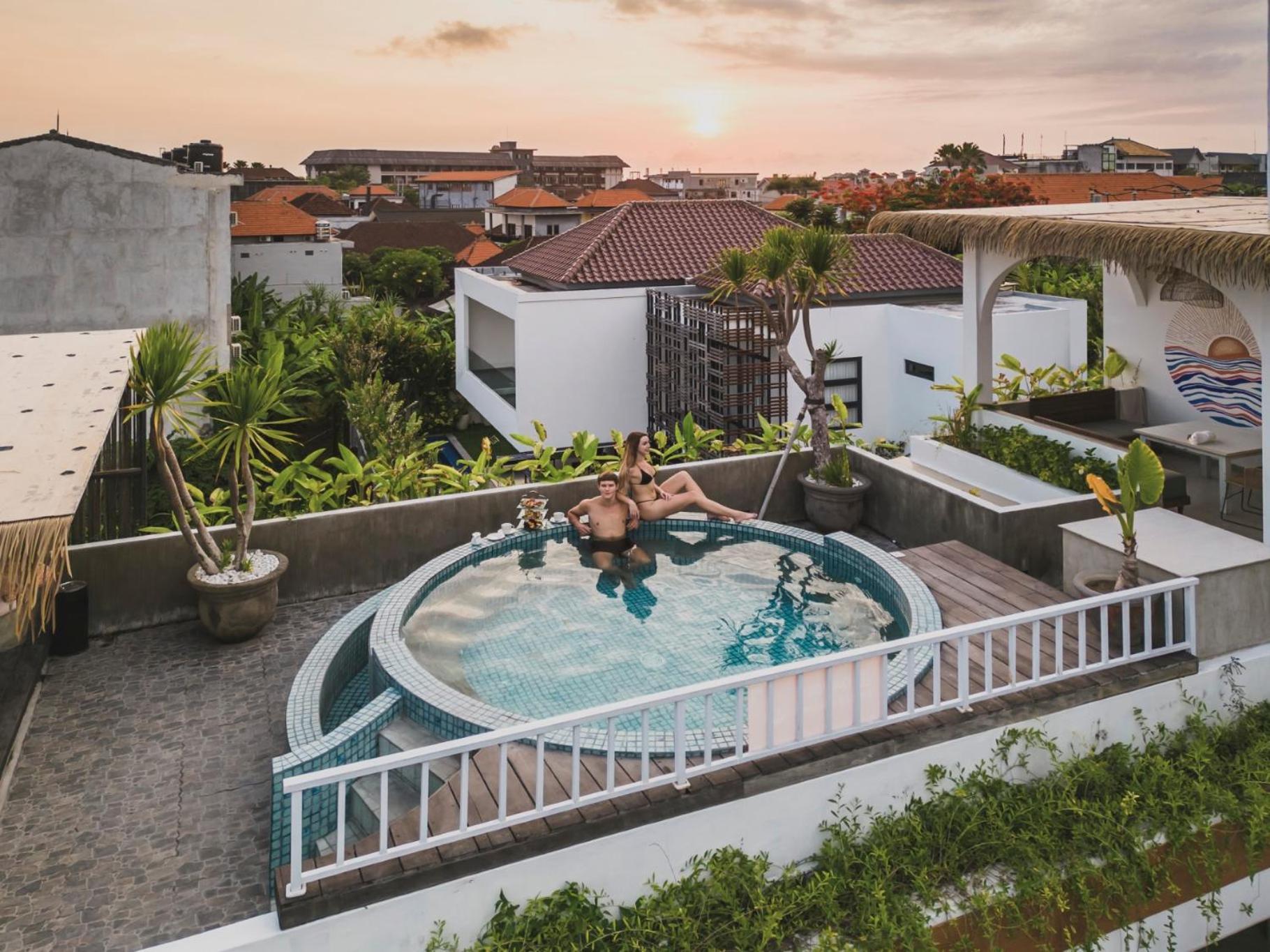 Roomates Surf Camp Canggu By Ini Vie Hospitality 외부 사진