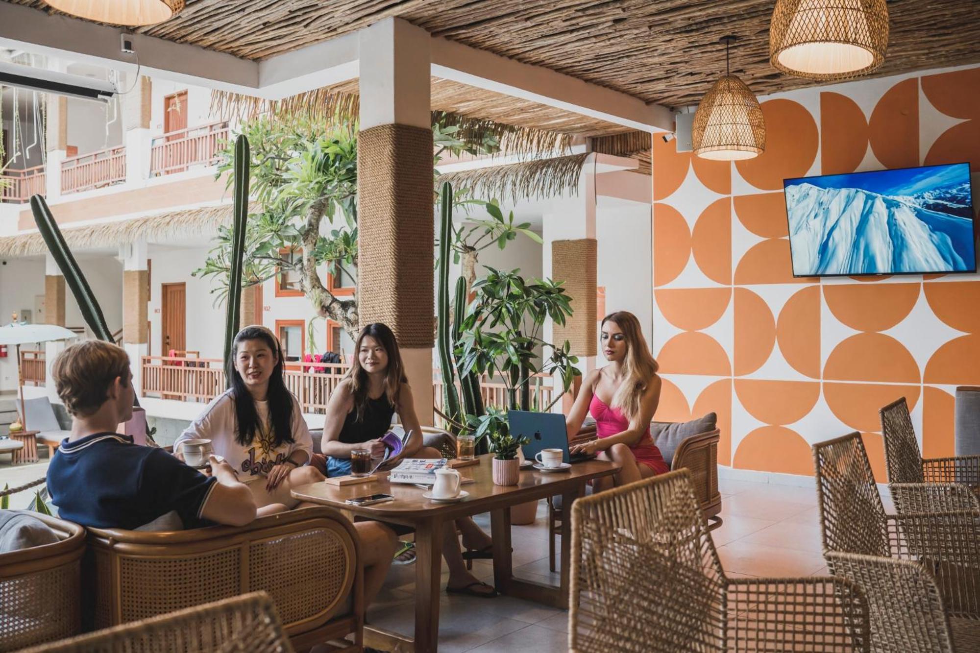 Roomates Surf Camp Canggu By Ini Vie Hospitality 외부 사진